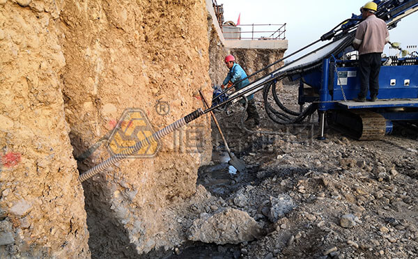 自鉆式錨桿施工現場