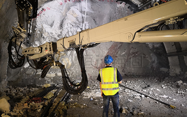 碎石堆積隧道施工 碎石堆積隧道施工